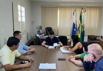 Prefeito de Porciúncula, Guilherme Fonseca, recebe presidente do CISNOVO para discutir fortalecimento da Saúde na região