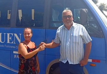 UENF doa um micro-ônibus para a Prefeitura de Cardoso Moreira