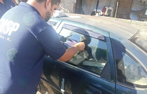 Operação combate carros abandonados em Cardoso Moreira