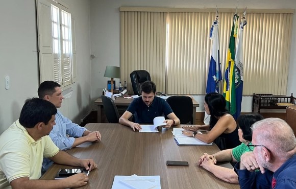 Prefeito de Porciúncula, Guilherme Fonseca, recebe presidente do CISNOVO para discutir fortalecimento da Saúde na região